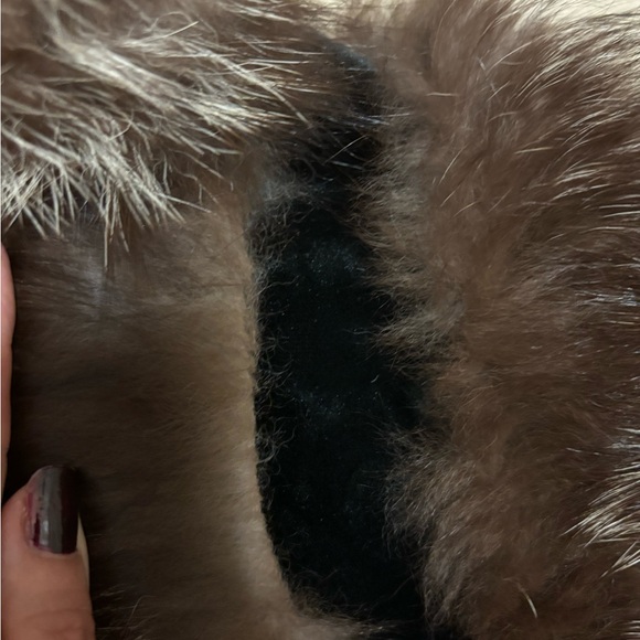 Vintage Raccoon Luxurious Fur Stole with Velvet Detail - Picture 3 of 5